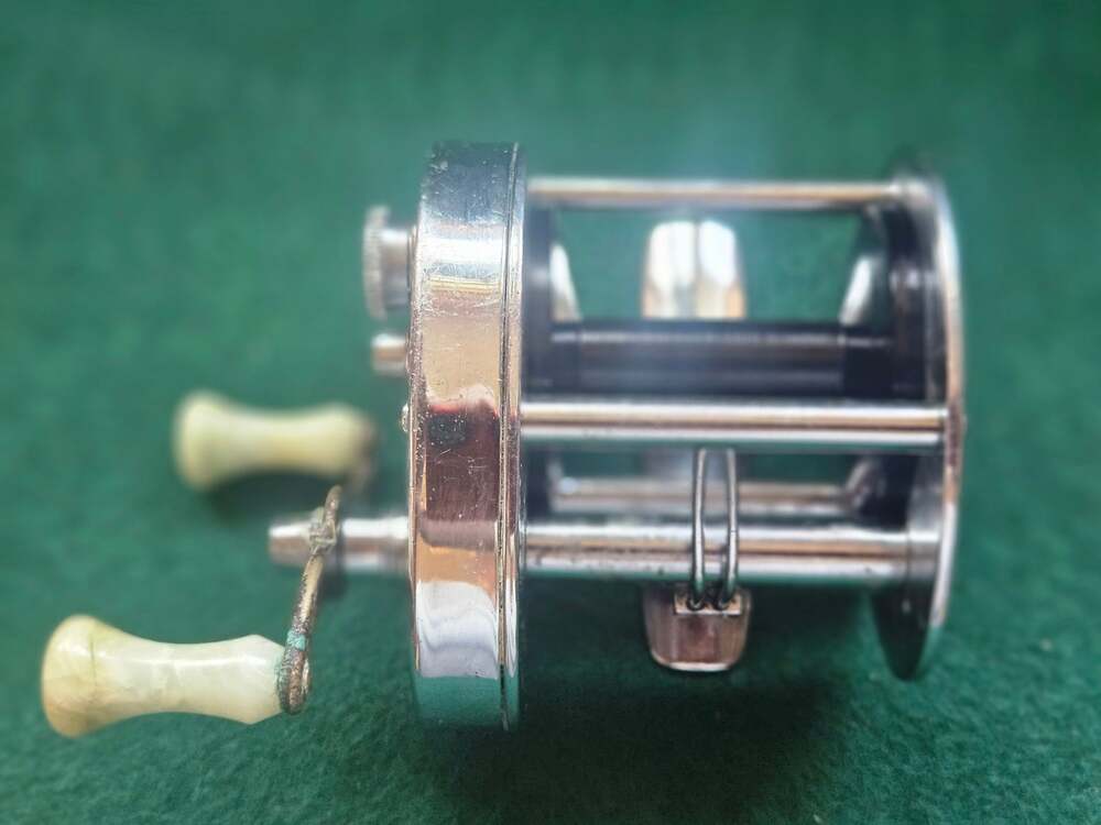 Hawthorne Model 361 Vintage Fly Fishing Reel Made in USA .